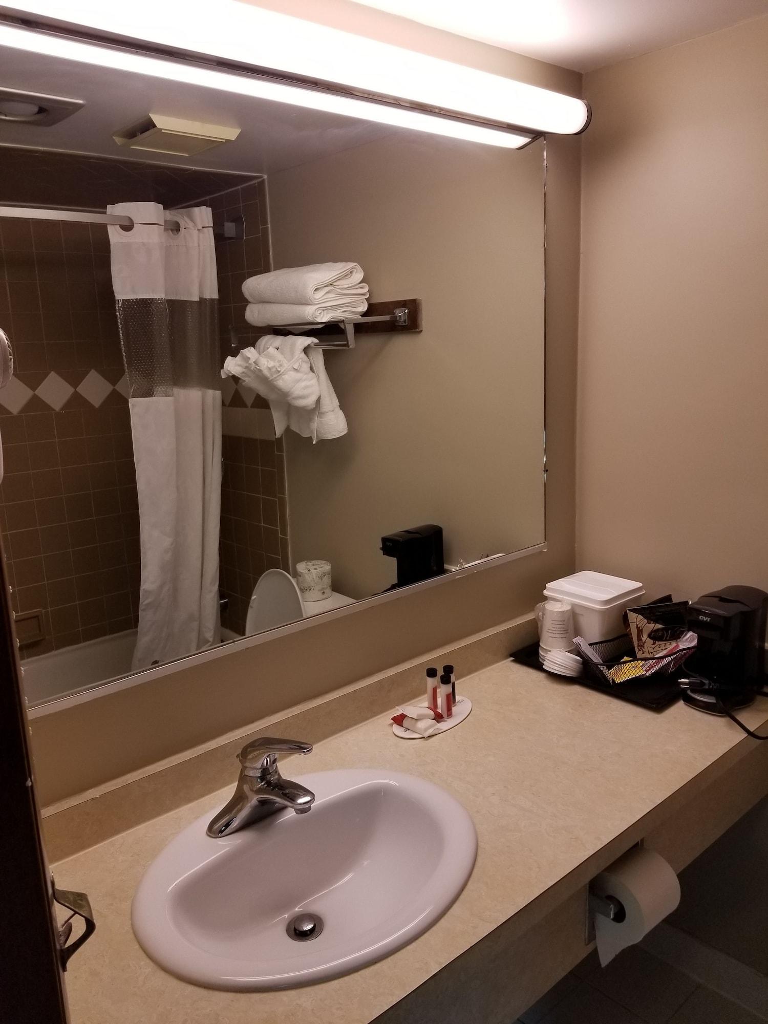 Ramada Inn Flemington Buitenkant foto