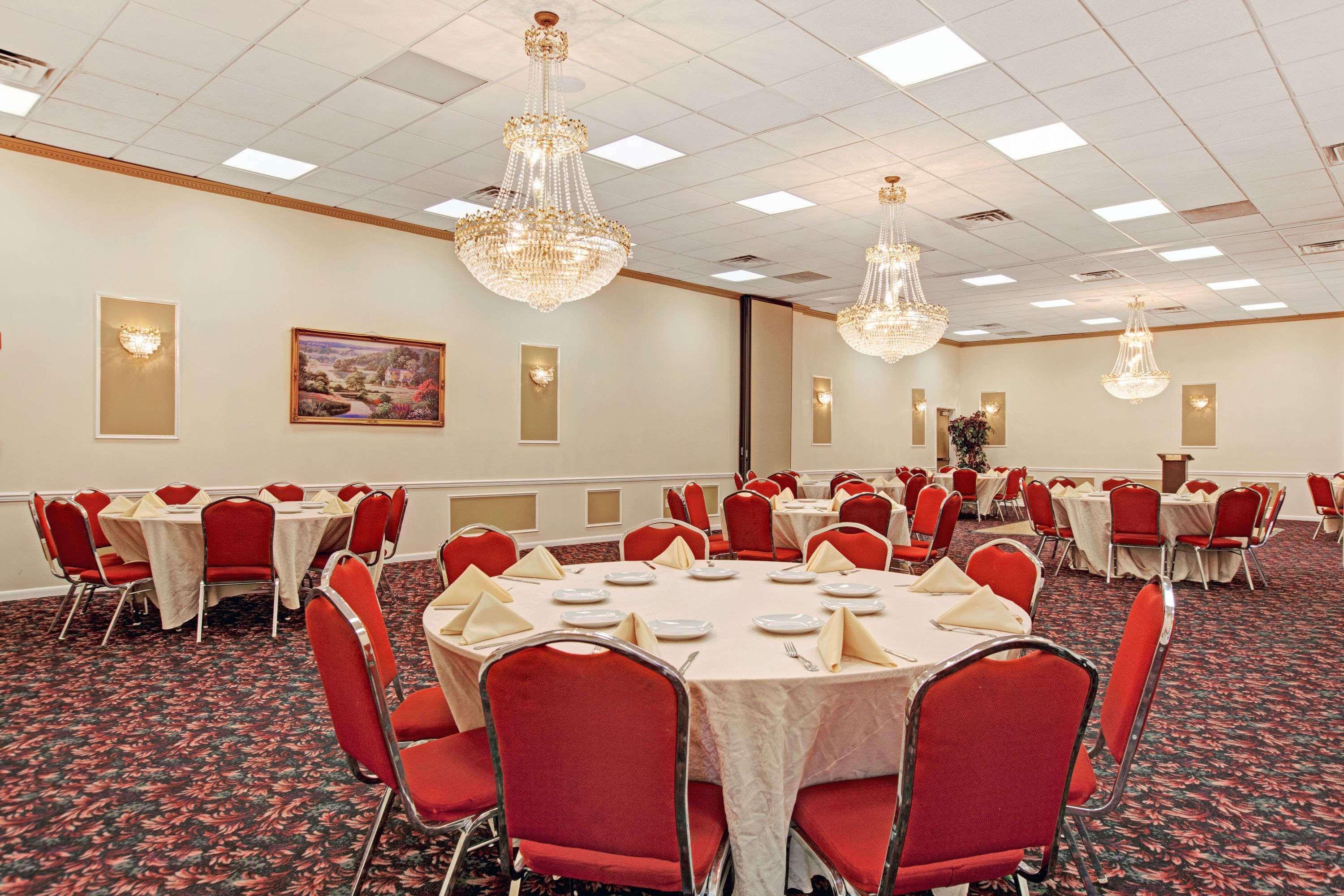 Ramada Inn Flemington Buitenkant foto